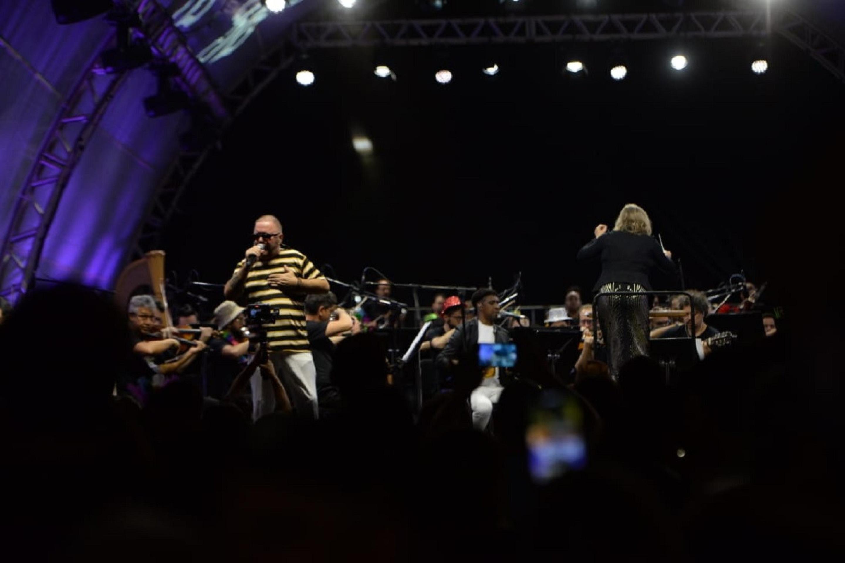 Apresentação é uma celebração da festividade, com grandes composições do samba em orquestração sinfônica-Túlio Santos/EM/D.A.Press