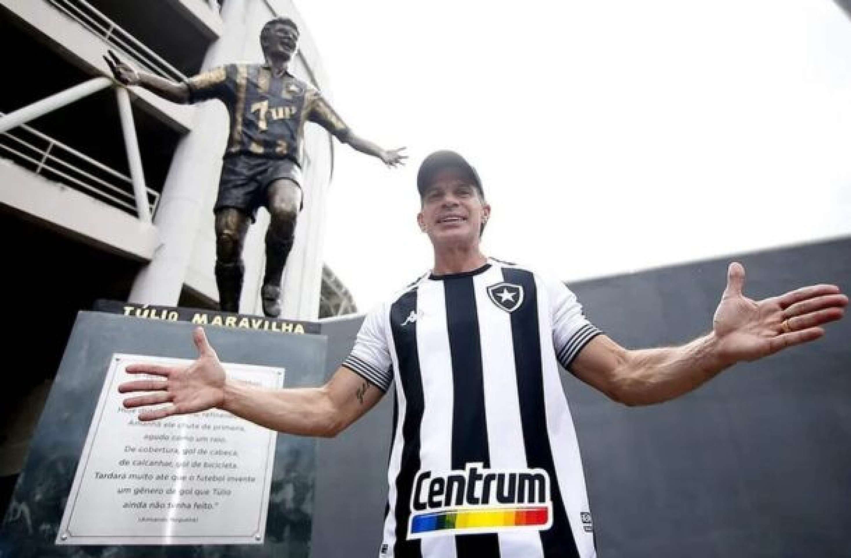 Túlio Maravilha pede paciência e confia no título do Botafogo contra o Racing