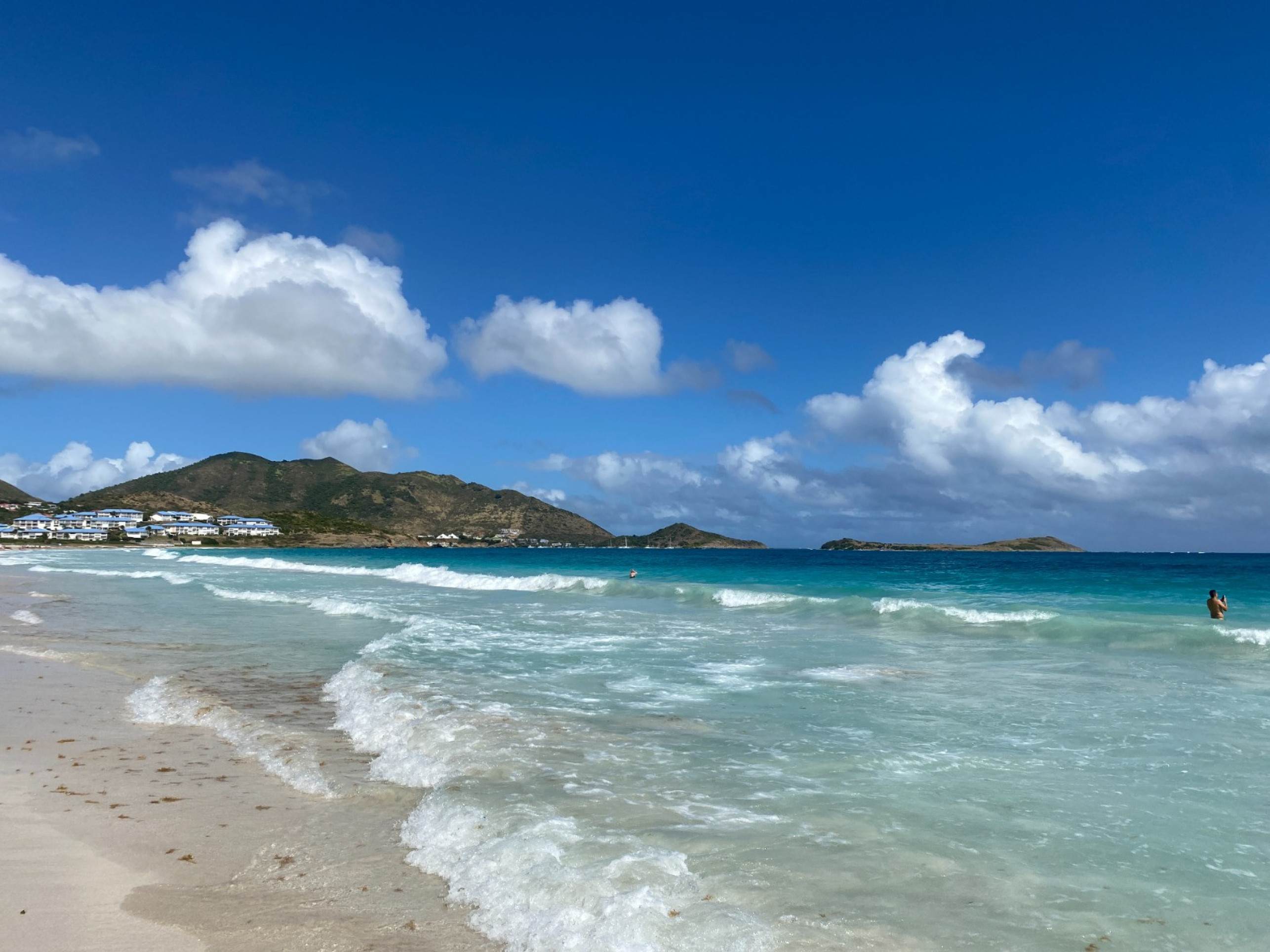 Orient Bay em St. Maarten, ilha dividida entre Holanda, na parte mais ao sul, e França ao norte. 