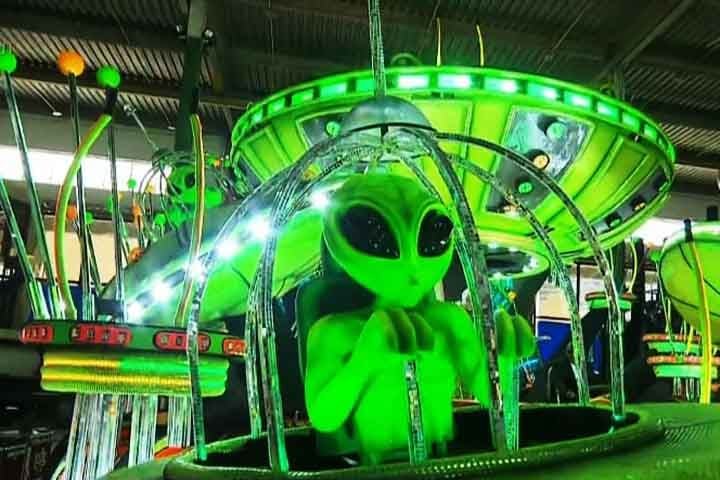 Muitas dessas esculturas são aproveitadas por escolas de divisões menores ou de outros estados. Assim, as agremiações do Grupo Especial vendem ou doam esses materiais. A agremiação também busca reaproveitar o que estiver em bom estado para o desfile seguinte. 