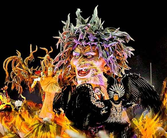 Em primeiro lugar, as agremiações realizam uma pesquisa aprofundada sobre o enredo que querem levar para o próximo desfile e divulgam aos compositores uma sinopse. Uma espécie de guia que ajuda na elaboração dos sambas e no organograma das alas e alegorias.