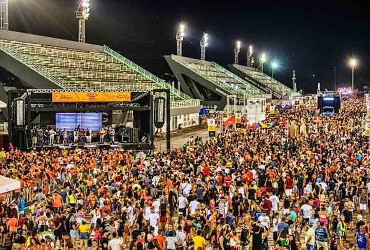 Outra famosa é a Banda do Galo, versão manaura do Galo da Madrugada de Recife (este, o maior bloco do mundo, segundo o Guinness Book). 