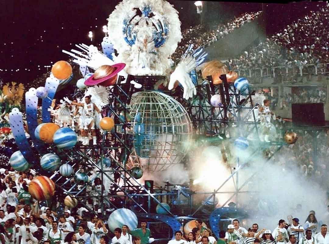 Mocidade Independente de Padre Miguel - A agremiação verde e branca de Padre Miguel, na zona oeste do Rio, abre as apresentações do último dia. 