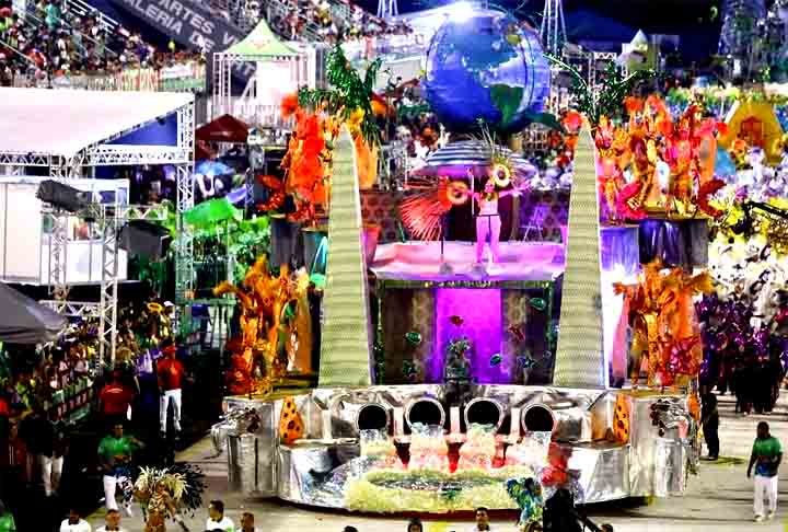 Os desfiles acontecem desde 1947. Com 24 títulos, a Mocidade Independente de Aparecida é a maior vencedora do carnaval de Manaus. A campeã de 2024 foi a Mocidade Independente de Aparecida (tricampeã). 
 