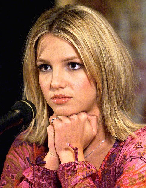 Britney Spears - Em um dos casos mais emblemáticos do meio artístico, a princesinha do pop travou uma longa batalha contra o pai, Jamie Spears, e inspirou muitos fãs e admiradores da cantora a criar o movimento #FreeBritney.