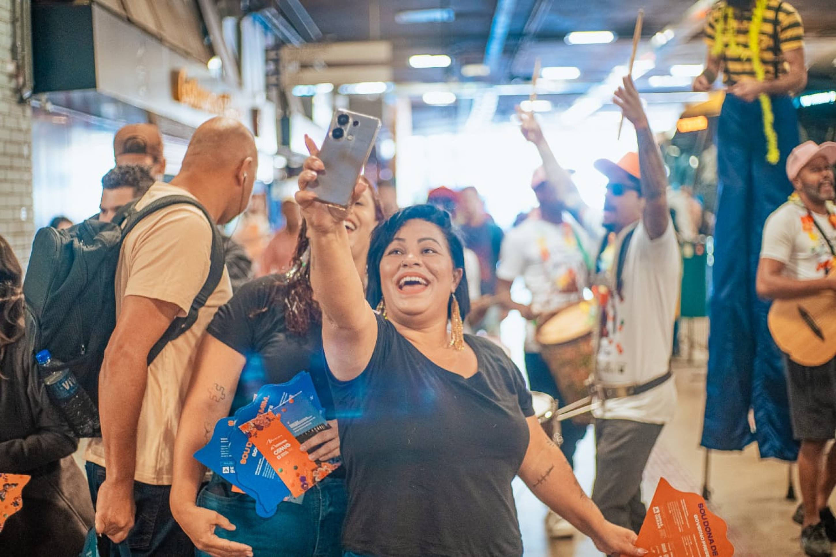 Tanto no aeroporto quanto na rodoviária, os visitantes encontrarão espaços Tanto no aeroporto quanto na rodoviária, os visitantes encontrarão espaços