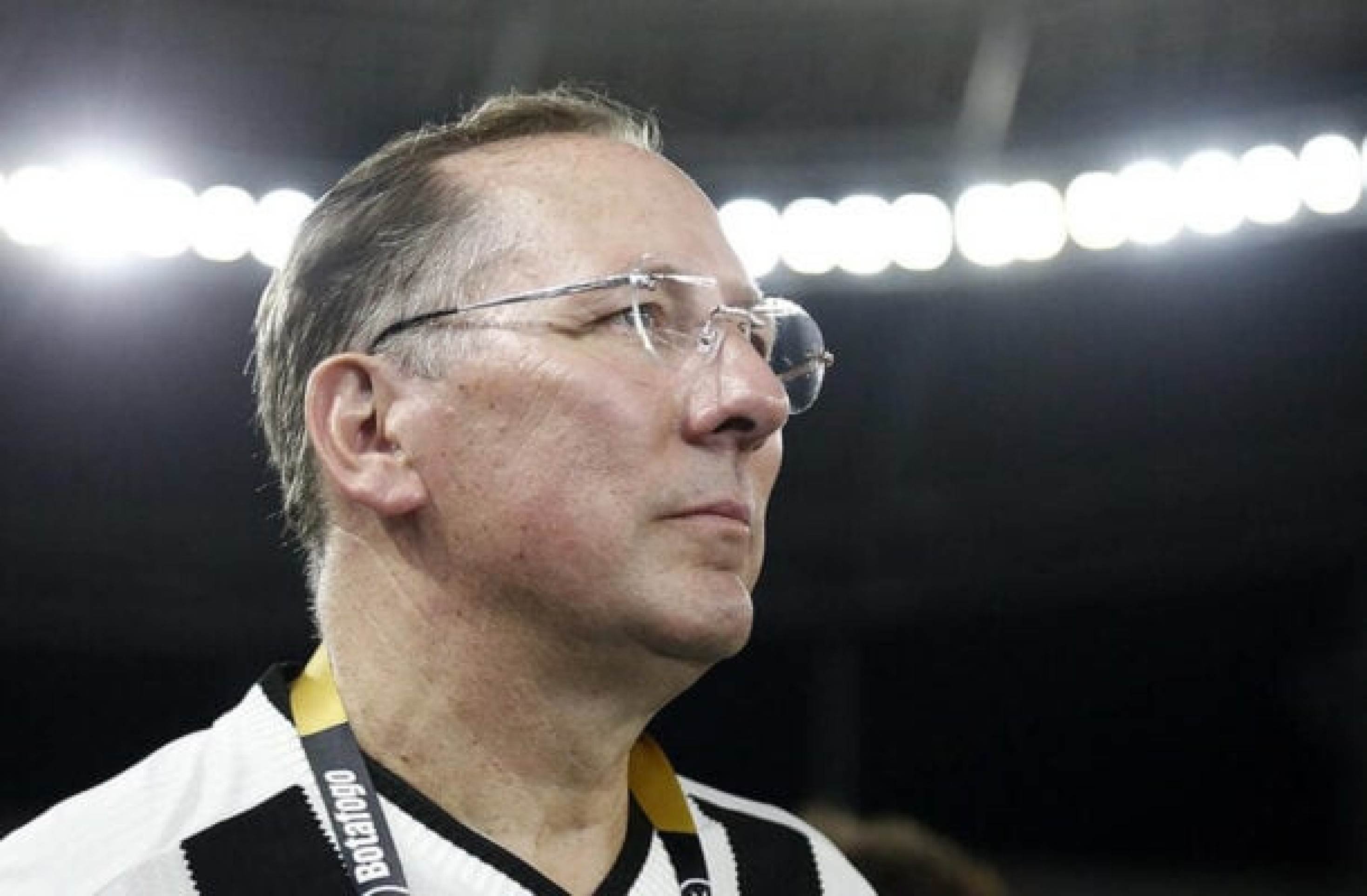 Textor justifica demora por técnico e analisa pressão no Botafogo