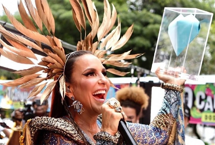 Ivete Sangalo - A rainha do Carnaval de Salvador, Ivete Sangalo é uma das artistas mais populares do Brasil. Seu trio elétrico, o Coruja, é um dos mais esperados do carnaval e sempre atrai uma multidão de milhares de pessoas.-Youtube Canal Band