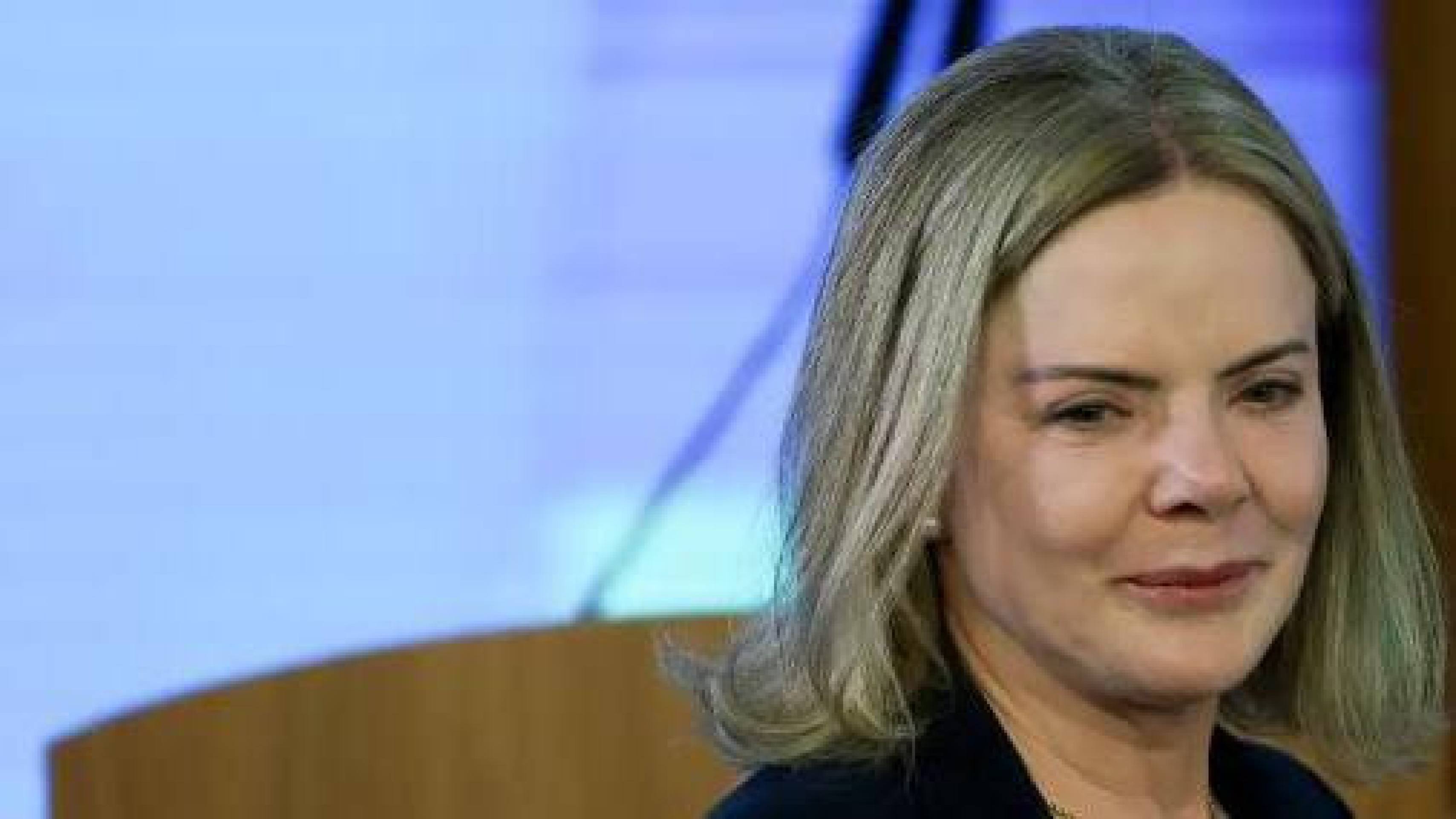 Lula nomeia Gleisi Hoffmann para Relações Institucionais e dá seguimento à reforma ministerial