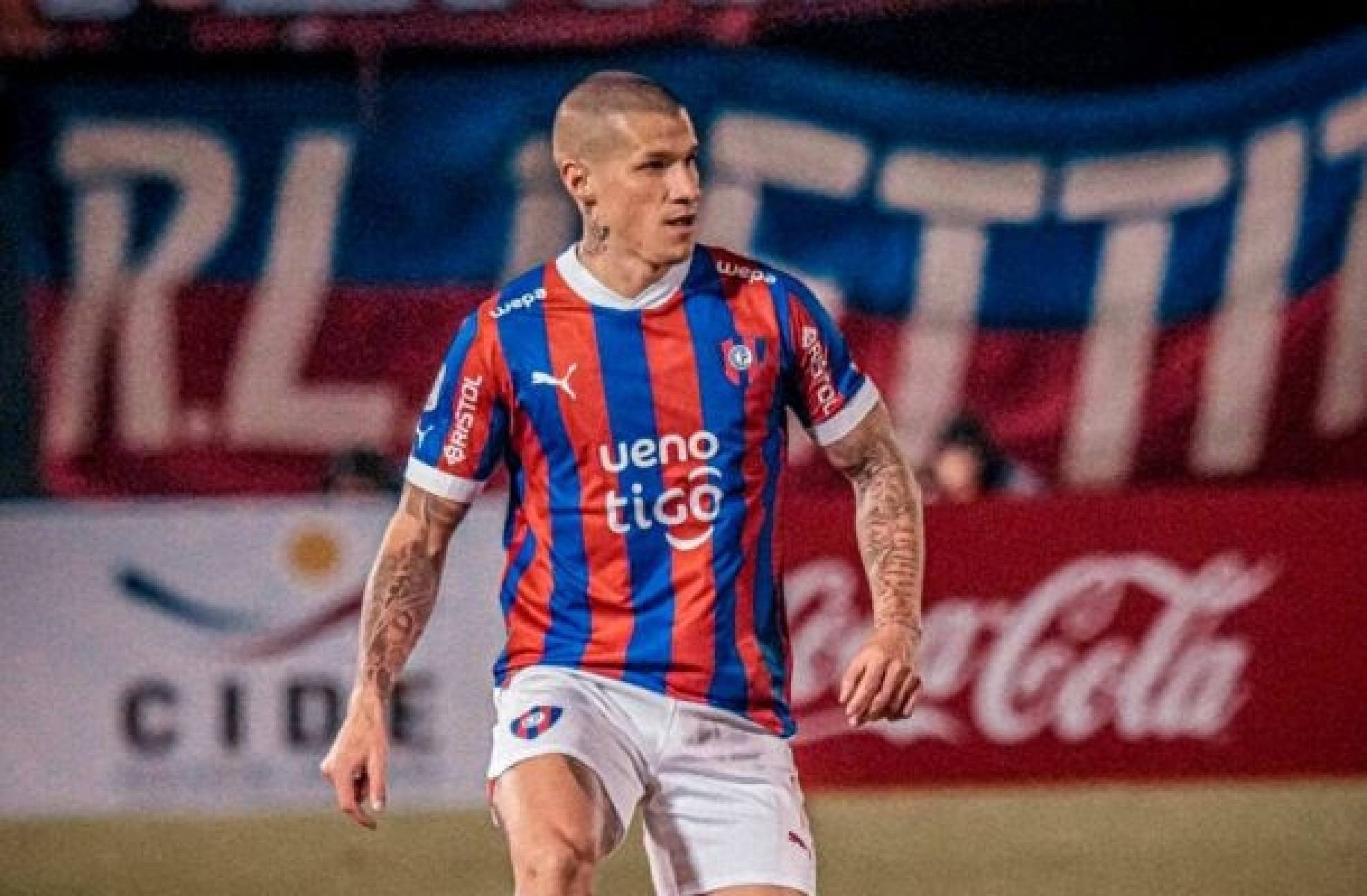 Internacional abre conversas com o Cerro Porteño pelo lateral Alan Benítez