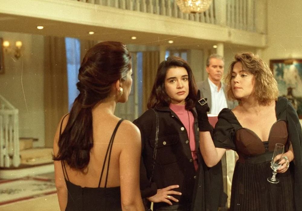 Por muitos anos, ela trabalhou como atriz em novelas da Rede Globo, como “O Salvador da Pátria” (1989), “Fera Radical” (1988) e “Mulheres de Areia” (1993). Ela abandonou a carreira artística e hoje trabalha como astróloga e pesquisadora.
