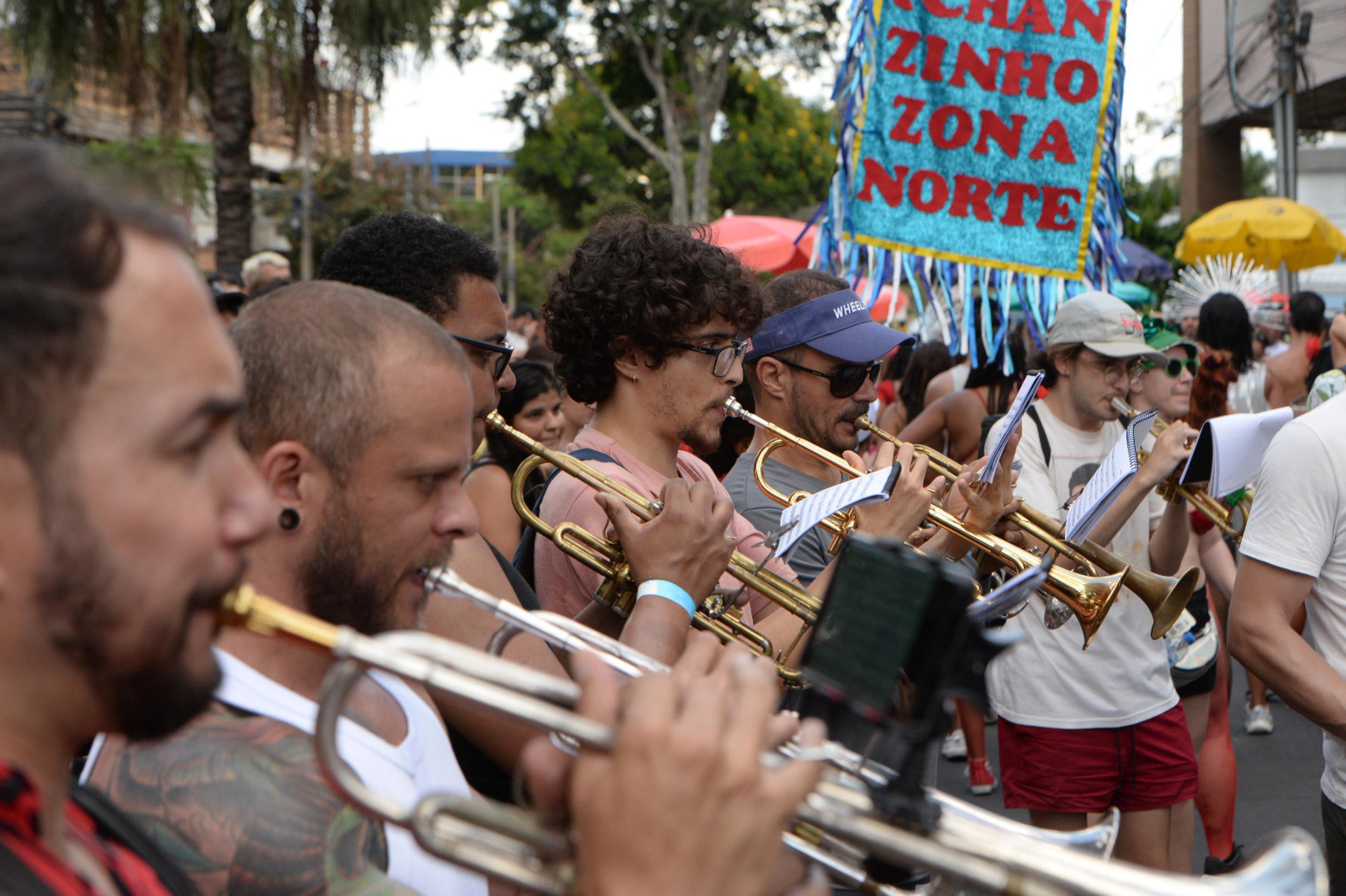 Ensaio do bloco Tchanzinho Zona Norte, no Bairro Dona Clara, na Região Norte de BH- Túlio Santos/EM/D.A Press