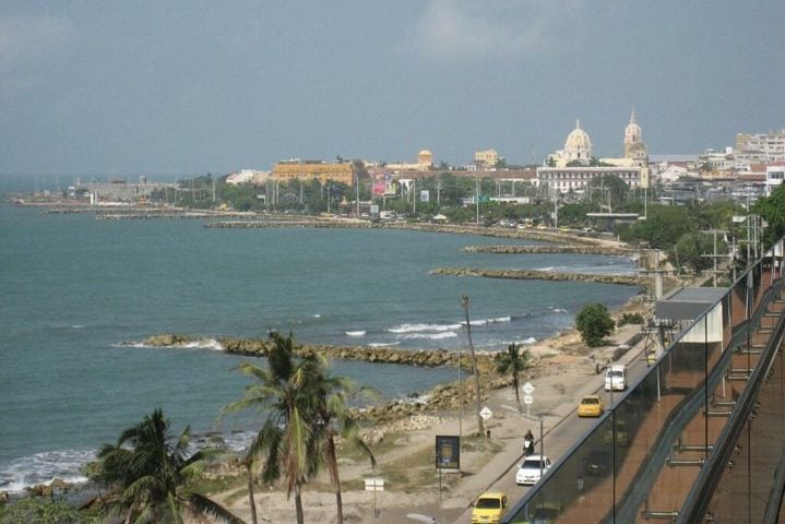 Pesquisadores da Universidade Eafit, de Zagreb, e da Internacional de Miami afirmam que, se as emissões de gases de efeito estufa não diminuírem, o nível do mar na baía de Cartagena pode subir 26 cm até 2050 e 76 cm até 2100.
