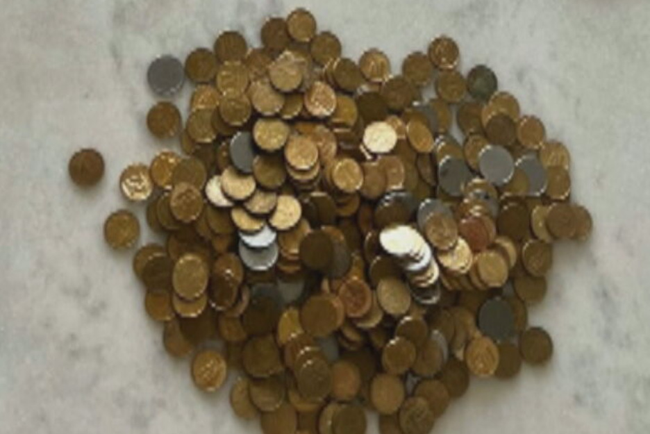 E para causar maior perturbação, ela fez questão de incluir moedas de baixo valor, até mesmo as de 5 centavos. Os funcionários da administradora é que se deram mal. Levaram duas horas para conferir o pagamento. 