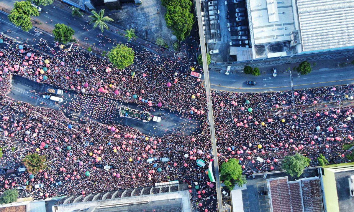 A concentração do bloco começou na Avenida do Contorno, esquina com a Rua Curitiba, e seguiu pela Andradas, em direção a Praça da Estação  -  (crédito: Leandro Couri / E.M /D.A Press)