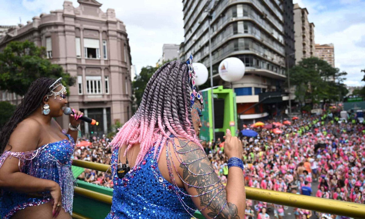 A expectativa é de que a multidão tome conta da avenida ao som de um repertório variado, que eia pelo axé, pop, funk e pagode -  (crédito: Leandro Couri / E.M /D.A Press)