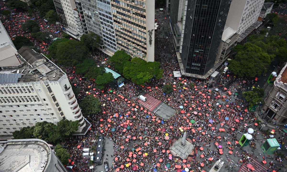 No Terraço Niê os foliões tem vista panorâmica do carnaval de BH -  (crédito: Leandro Couri/EM/D.A Press)