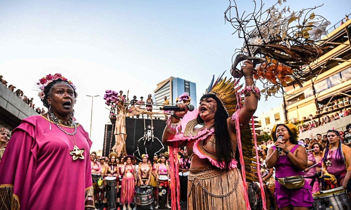 O bloco completou 15 anos e, mais uma vez, levou para as ruas de Belo Horizonte um desfile que misturou festa e luta, brilho e protesto -  (crédito: Leandro Couri/EM/D.A Press)