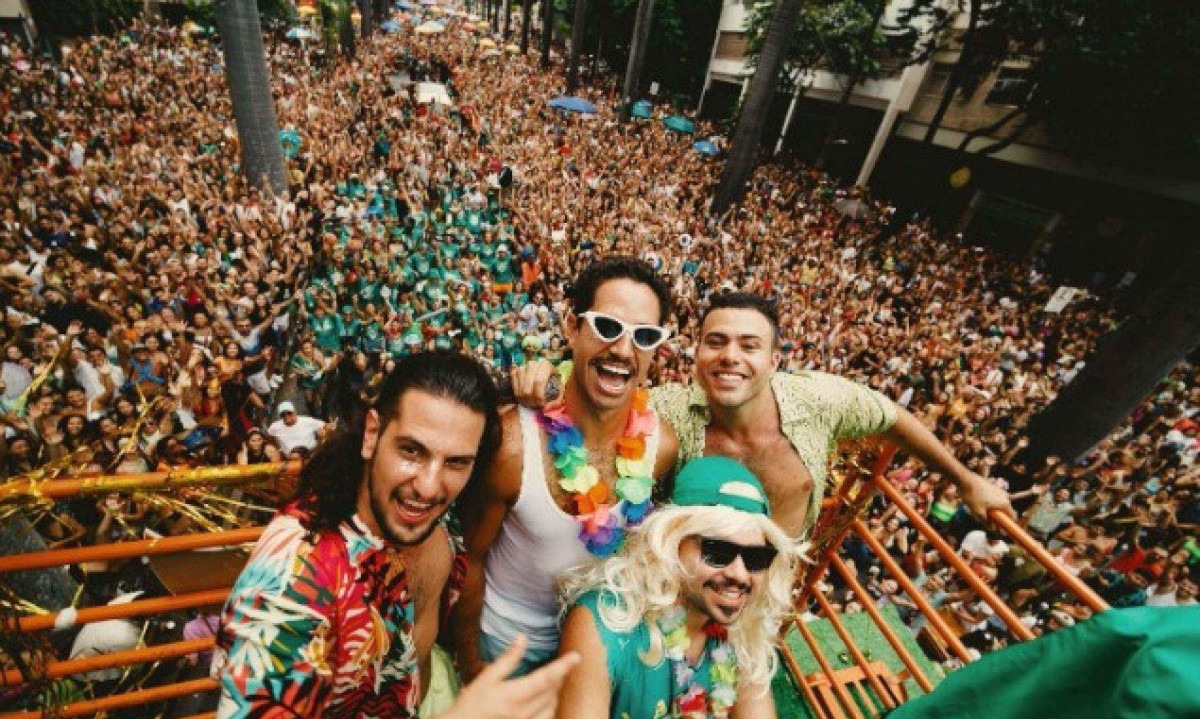 Banda Lagum fez bloco na Avenida Brasil no carnaval de 2024 -  (crédito: Breno Galtier/Divulgação)