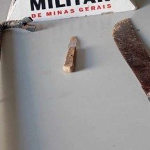 Homem tenta matar outro com golpes de pé de cabra e faca em Minas  - PMMG/Divulgação 