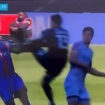 Atacante de time inglês leva ‘chute’ de goleiro e vai para o hospital - No Ataque Internacional