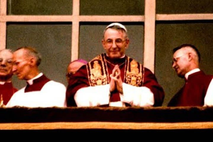 As regras vigentes no conclave, como a composição do colégio eleitoral, foram definidas durante o pontificado de Paulo VI, em 21 de novembro de 1970. 
