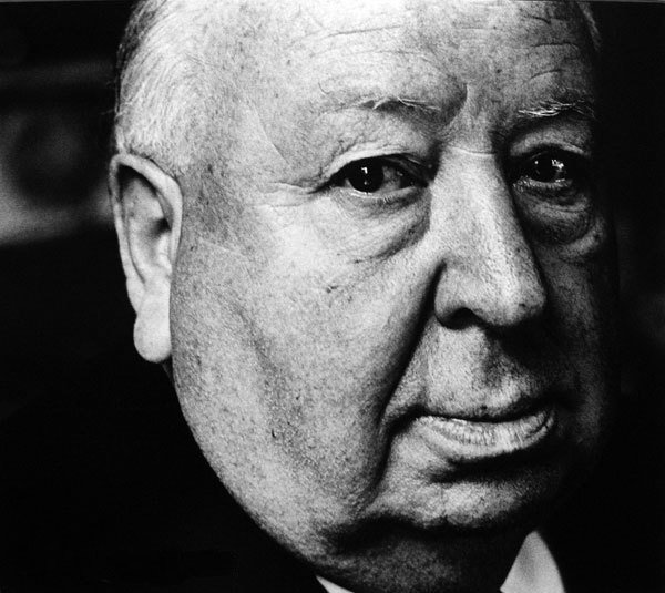 Natural de Londres, Inglaterra, Hitchcock teve uma infância marcada por uma educação católica rigorosa e por um relacionamento marcado pela disciplina excessiva de seu pai.