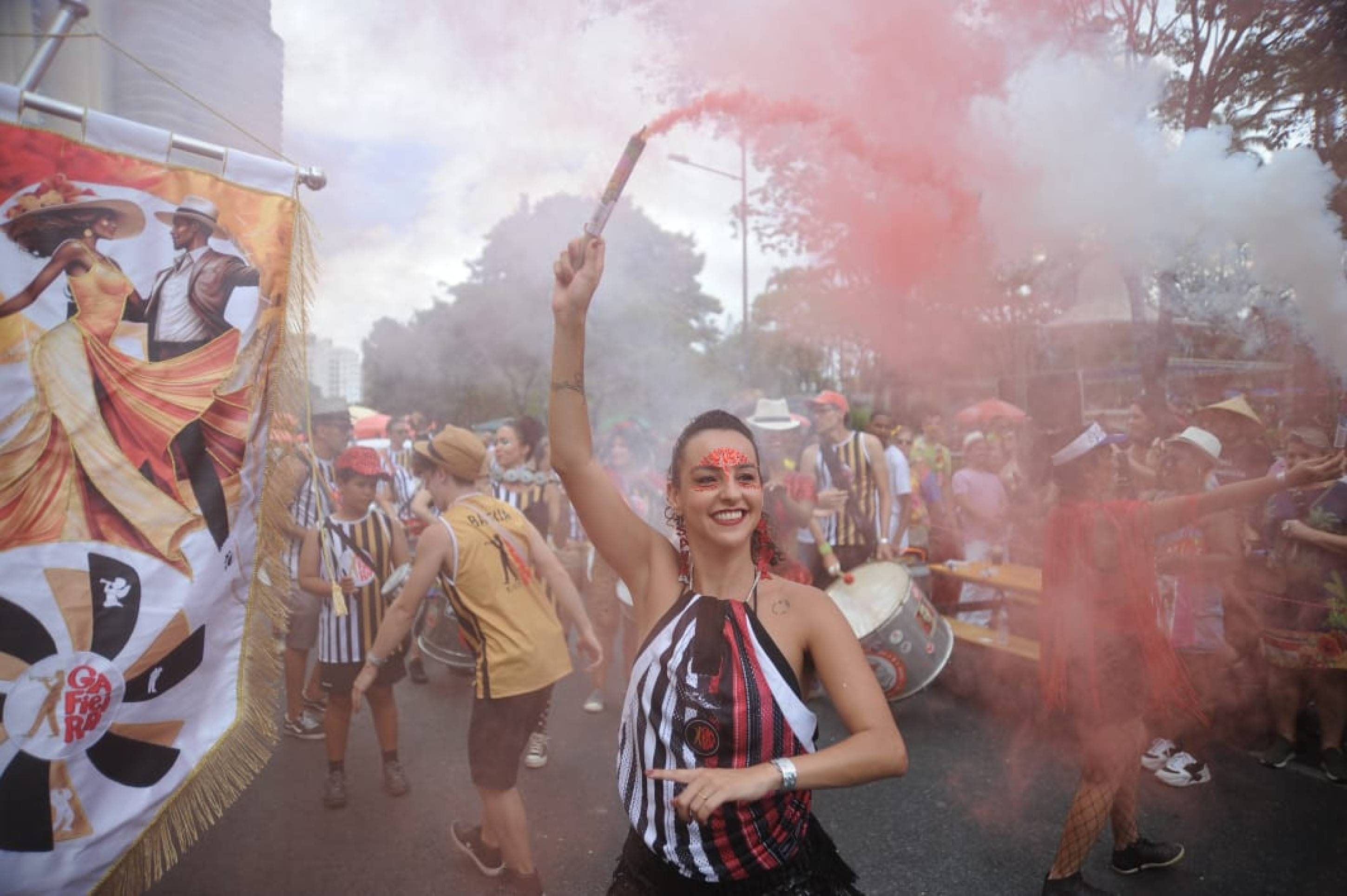 Boleros, rumbas, salsas, maxixes e até sambas foram a trilha sonora do 