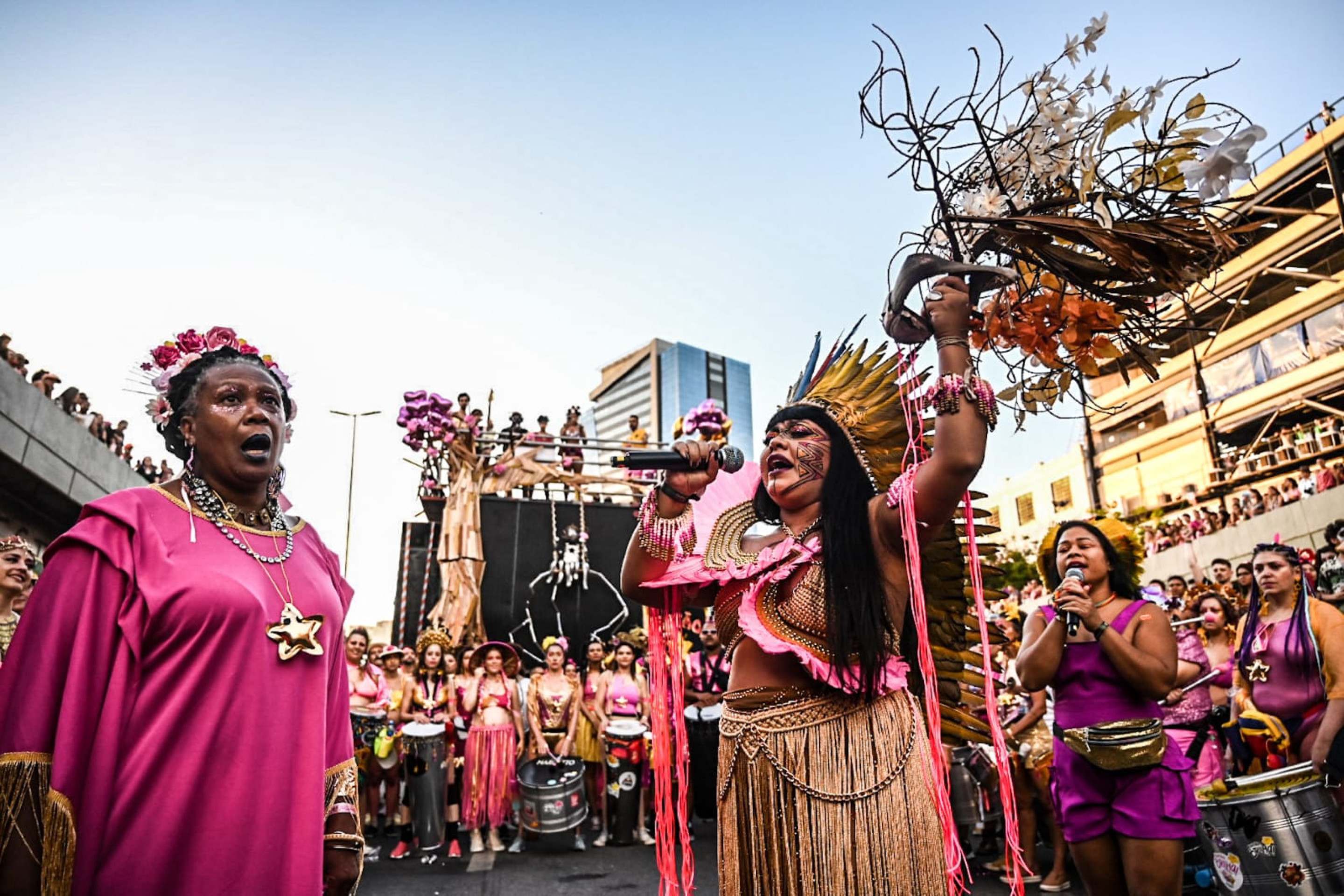 O sábado do Carnaval de BH abriu com o tradicional 