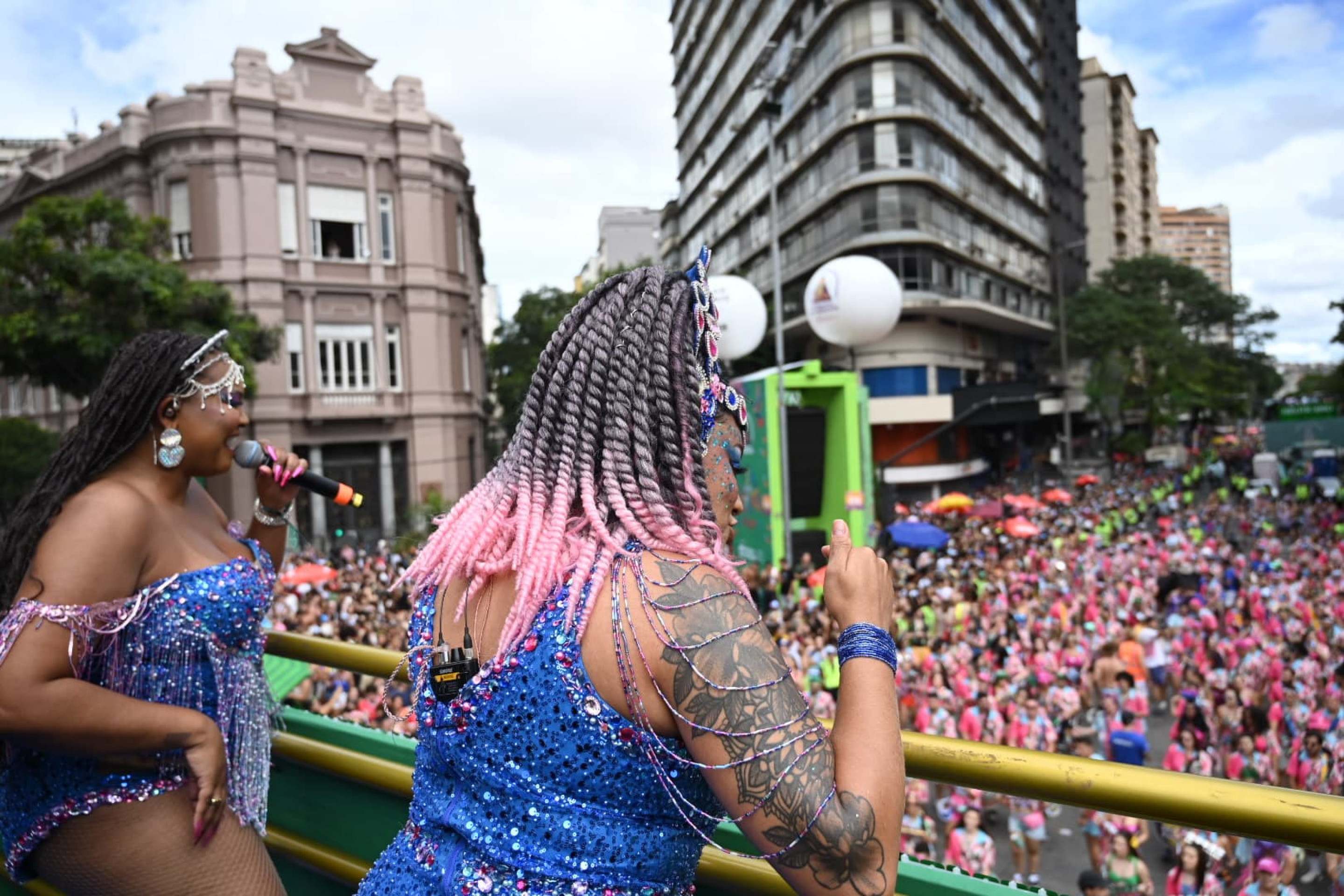 A expectativa é de que a multidão tome conta da avenida ao som de um repertório variado, que passeia pelo axé, pop, funk e pagode-Leandro Couri / E.M /D.A Press