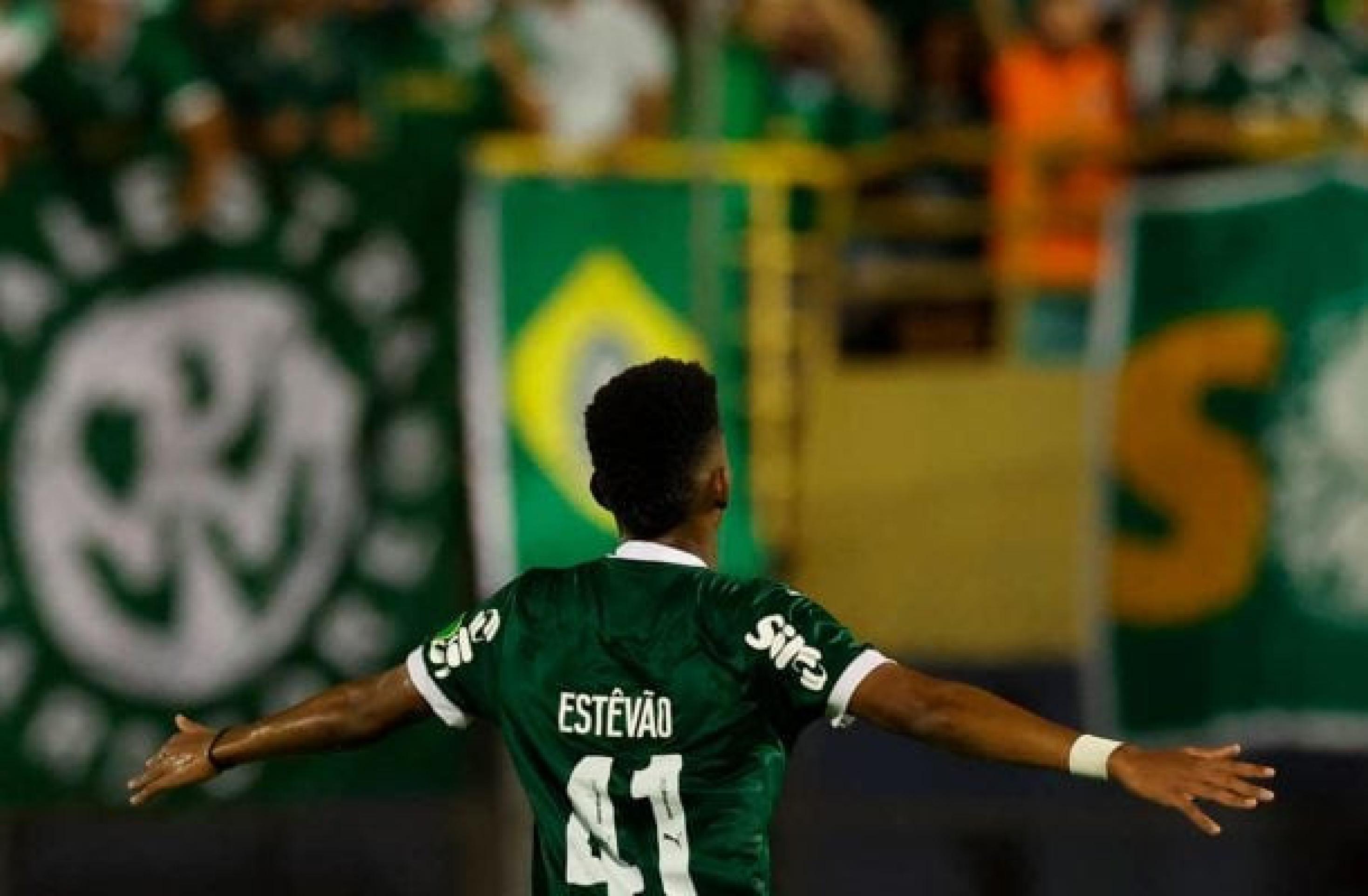 Estêvão brilha, Palmeiras bate São Bernardo e garante vaga nas semifinais do Paulista
