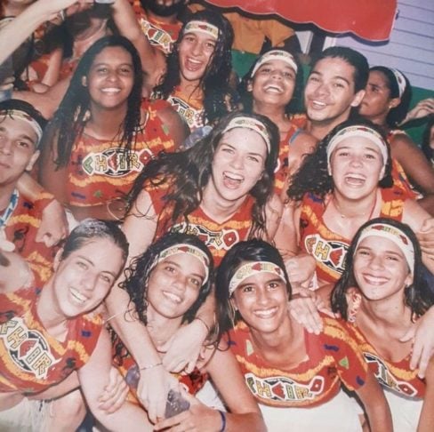 Os abadás logo se tornaram populares, e rapidamente se espalharam para outros estados do Brasil. 