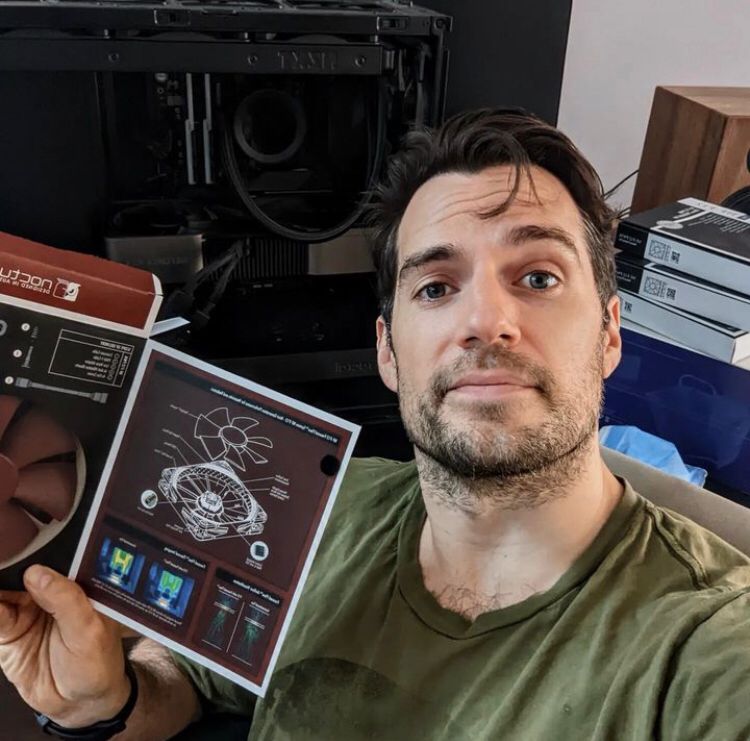 Além da atuação, Cavill é conhecido por sua paixão por videogames e RPGs de mesa (role-playing games) desde a infância. Alguns jogos já citados pelo astro foram 