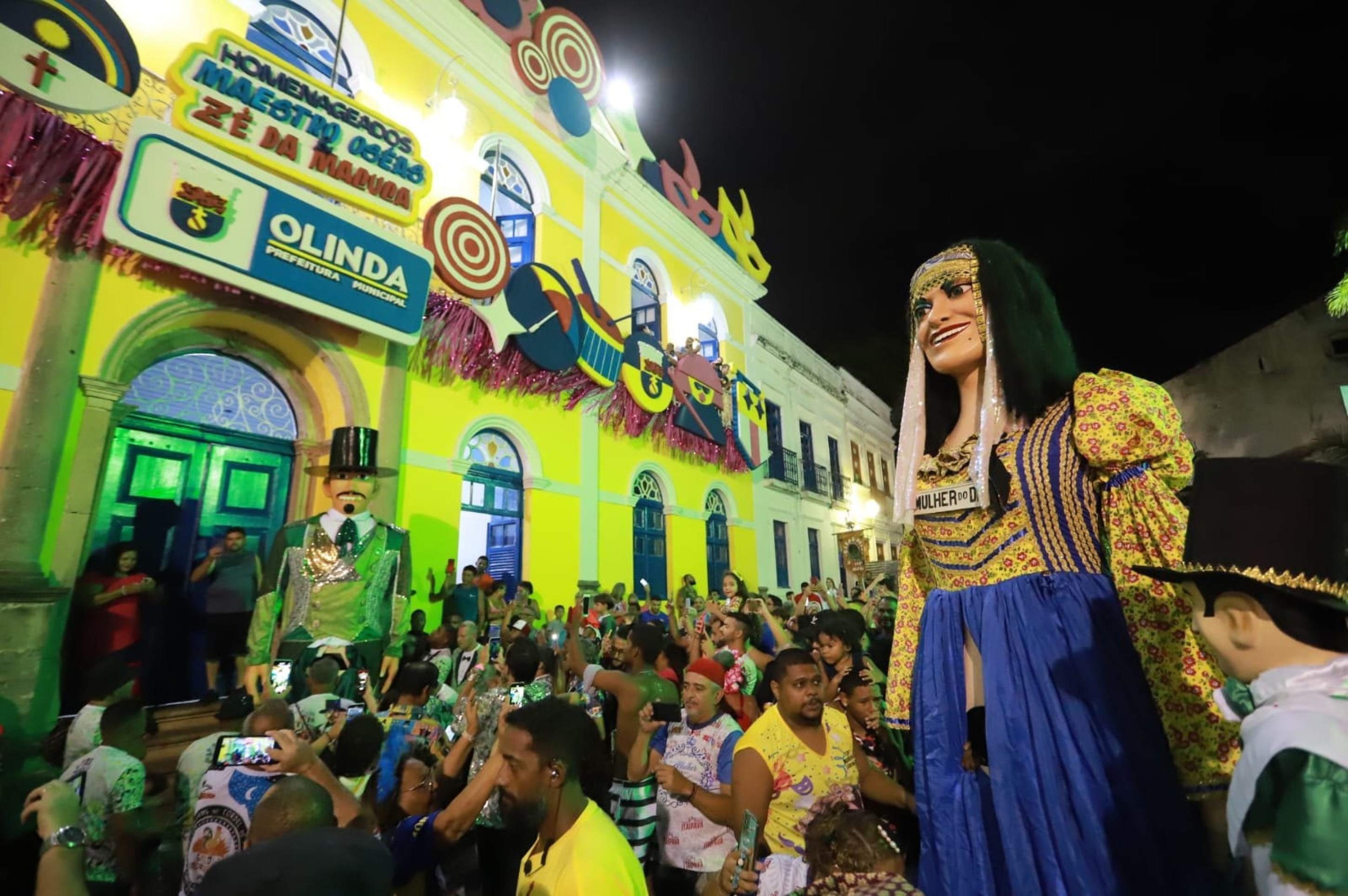 Começou a folia, o brasil se entrega ao carnaval!