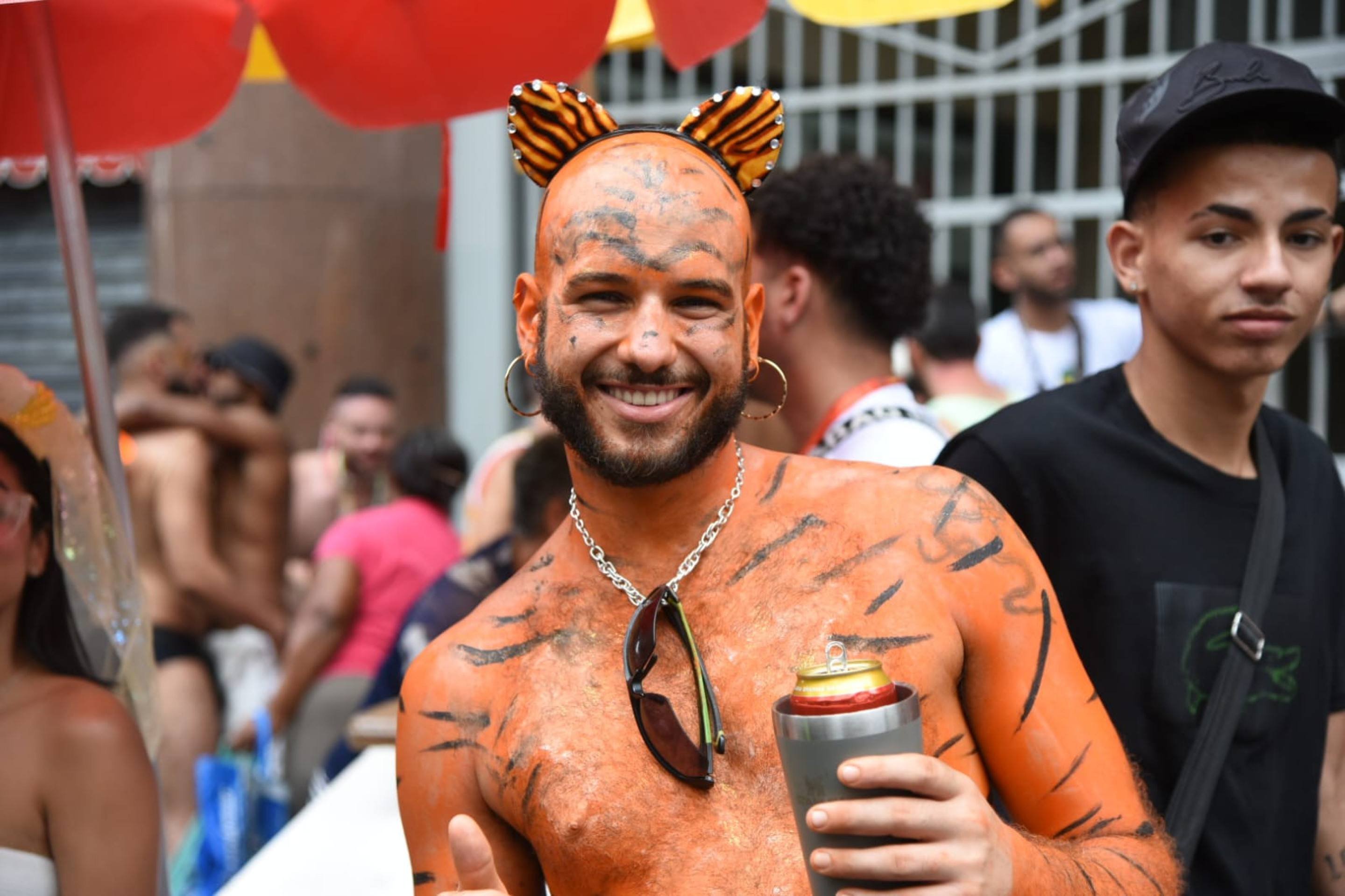 Carlos Travessa recém-chegado à BH decidiu se vestir de tigre