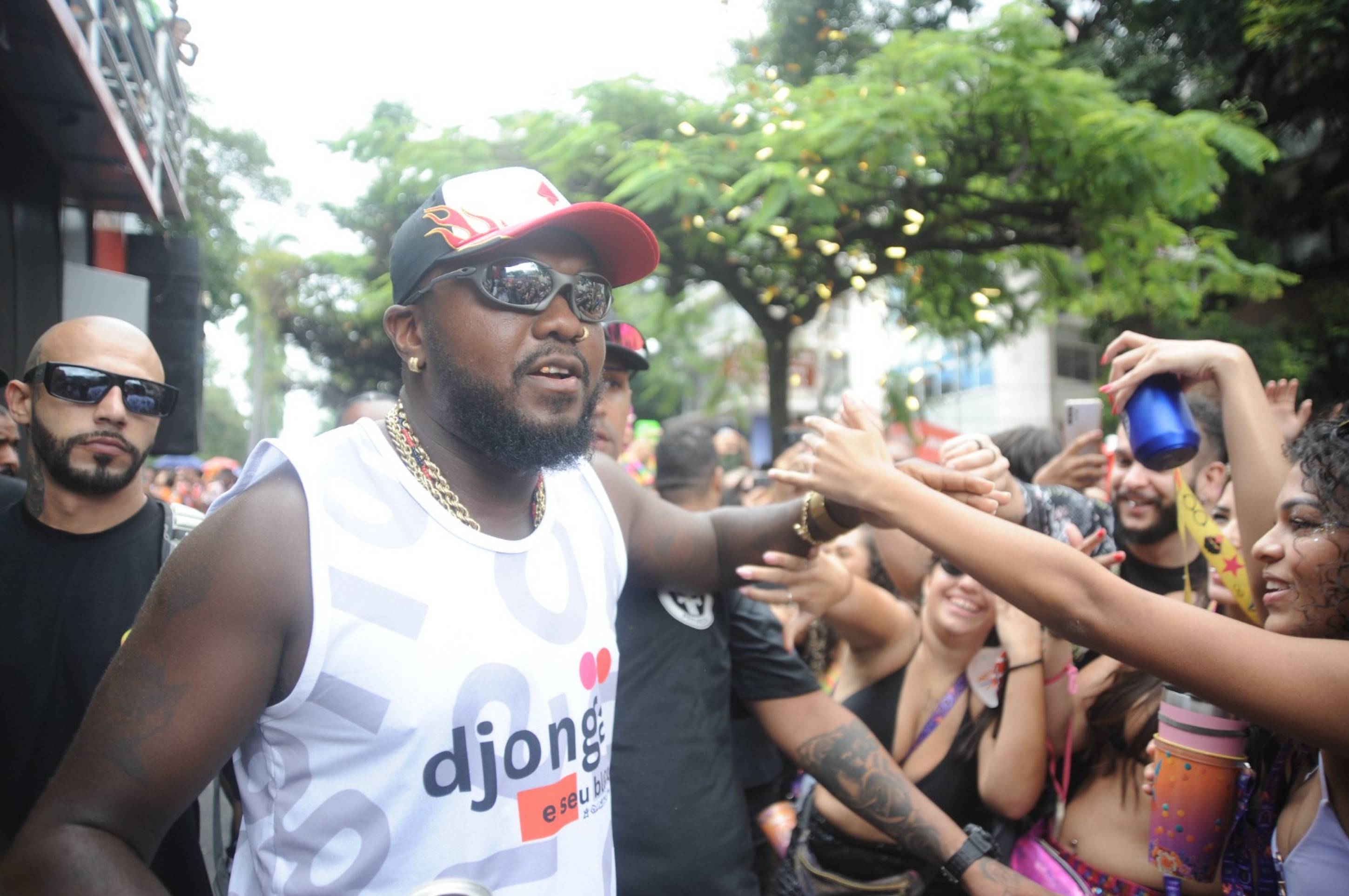 O rapper chegou ao local pouco antes das 15h, cumprimentando a multidão-Alexandre Guzanshe/EM/D.A press