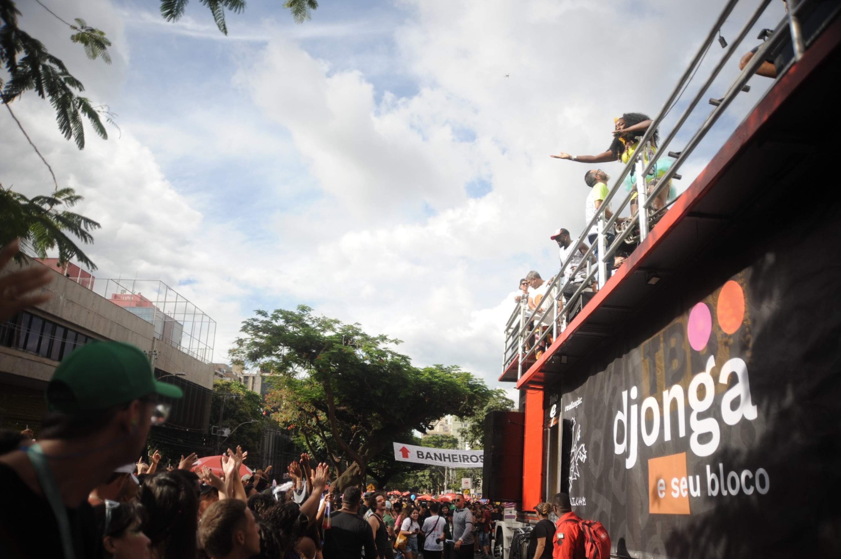 É a primeira vez que o rapper Djonga tem seu próprio bloco no carnaval de BH-Alexandre Guzanshe/EM/D.A press