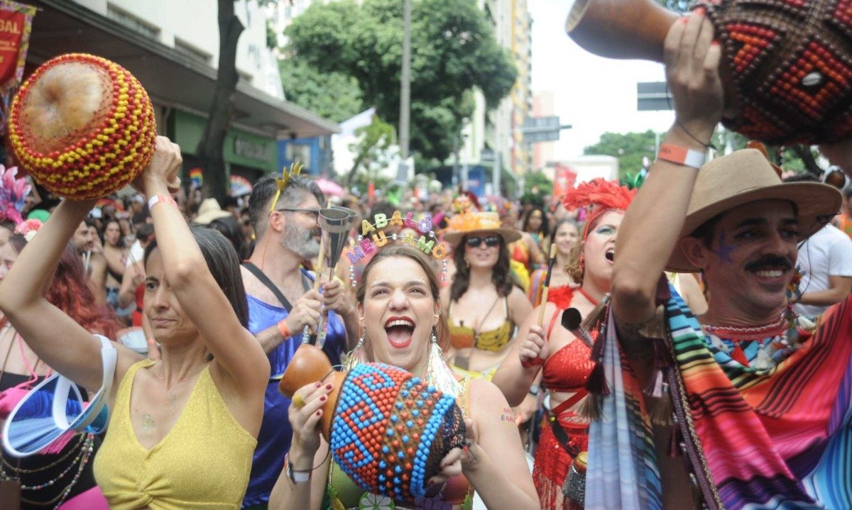 O cortejo desceu a Avenida Amazonas e coloriu o Centro da capital -  (crédito: crédito:Alexandre Guzanshe/ E.M /D.A Press)
