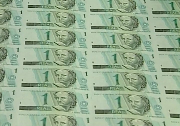 O Plano Real foi um enorme sucesso na época. Em apenas alguns meses, a hiperinflação foi controlada e a economia brasileira começou a se recuperar. 