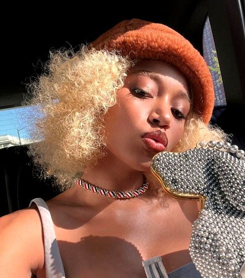 Amandla Stenberg é uma atriz e cantora norte-americana, conhecida por participar da franquia 