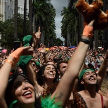 Carnaval BH: bloco Lagum na Avenida promove beijo coletivo; confira fotos - Túlio Santos/EM/DA Press