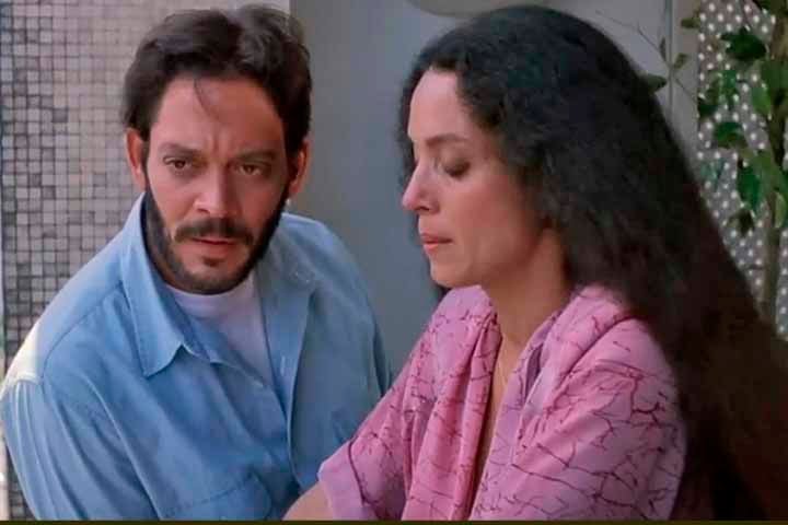 O Beijo da Mulher-Aranha - Filme dirigido pelo argentino naturalizado brasileiro Hector Babenco (1946 - 2016), com Sônia Braga no elenco, foi indicado em quatro categorias. O ator norte-americano William Hurt venceu sua única estatueta por essa produção, na categoria “Melhor Ator”. 
