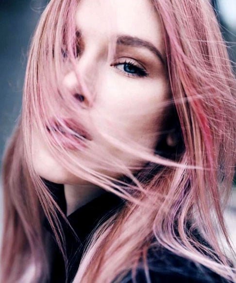 Fiorella Mattheis é uma atriz, apresentadora e empresária brasileira. Nascida em Petrópolis, no Rio de Janeiro, a artista ficou nacionalmente conhecida como a personagem 