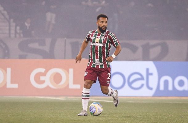 SAMUEL XAVIER - Voltou a ser titular, ajudou na marcação e fez algumas subidas, mas sem nenhum grande destaque. Saiu no intervalo para entrada do Guga. Nota: 6,0 - Foto: MARCELO GONÇALVES / FLUMINENSE FC