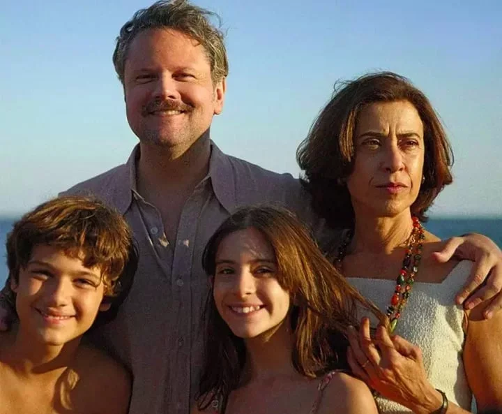 Ainda Estou Aqui - Com direção de Walter Salles, o filme que conta a história real do desaparecimento do ex-deputado Rubens Paiva nas mãos de agentes da ditadura militar, foi indicado ao Oscar de 2025 em três categorias: Melhor Atriz (Fernanda Torres), Melhor Filme e Melhor Filme Internacional.
