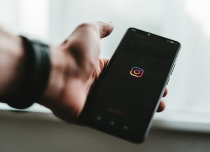 Quanto o assunto é viagem, o Instagram se tornou uma ferramenta essencial não só para publicar, mas também para pesquisar. -Claudio Schwarz Unsplash