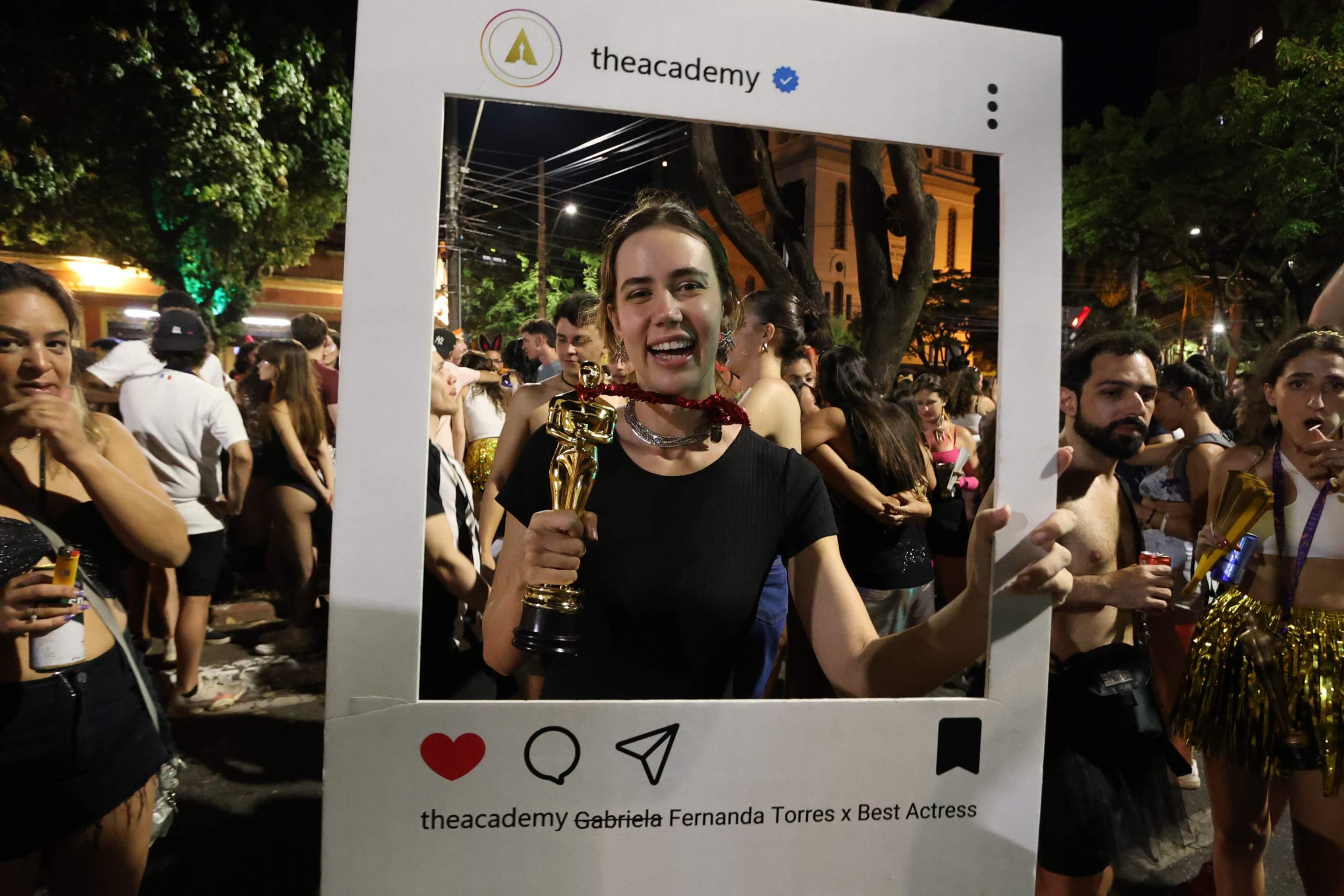 Foliões capricham na criatividade para homenagear Fernanda Torres e o filme -Marcos Vieira/EM/D.A