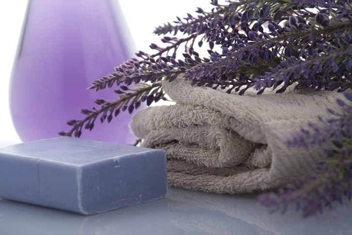 O mais importante é usar o banho para relaxamento, sem levar para este momento as preocupações do dia a dia. Decore o banheiro de forma aprazível para que a sensação seja de bem-estar. -joe137 pixabay