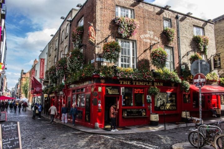 20. Dublin, Irlanda (Instagram: 13,5 milhões de menções; TikTok: 4,5 bilhões) - A capital da Irlanda é conhecida por suas ruas e pubs charmosos, além de ser uma cidade rica em história.