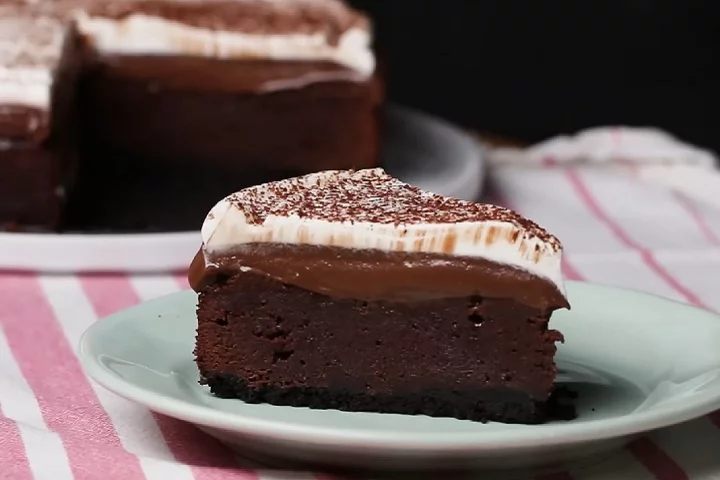 4º) Mississippi Mud Pie (EUA): A torta foi criada em homenagem aos leitos lamacentos do rio Mississippi. É feita sobre uma base de biscoito de chocolate triturado ou massa de chocolate.-reprodução/youtube
